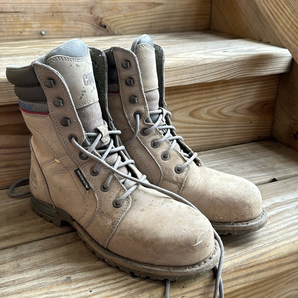 Women’s size 8, steel toe work boots CAT